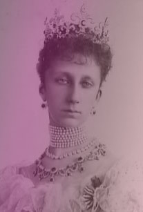 Marie Louise, Princess of Bulgaria wearing the fleur-de-lis tiara and a many-row pearl choker.