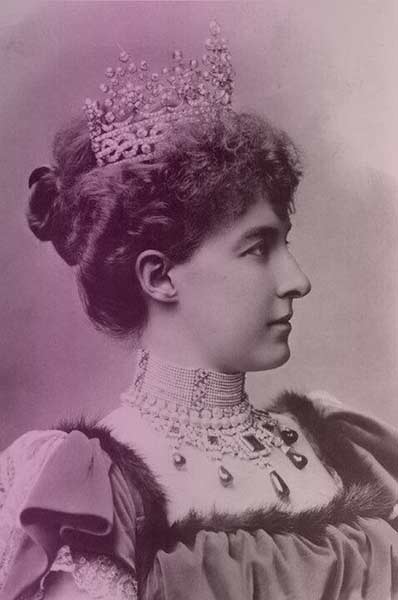 Helene, Duchess of Aosta wearing the Knots & Stars Tiara